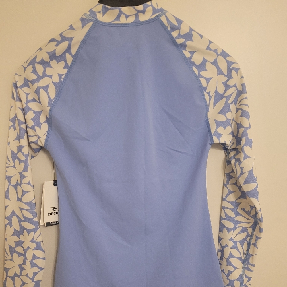 NWT Rip Curl Blue Floral Rash Guard - Picture 2 of 5